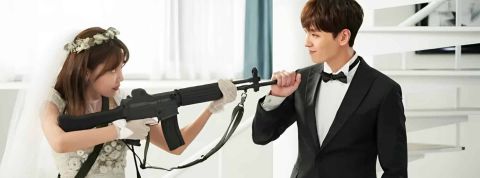 Paroles d'anti-fans : « Je pense que c'est un crétin qui cherche à attirer l'attention » Un scène de la série So Imarried the ant-fan