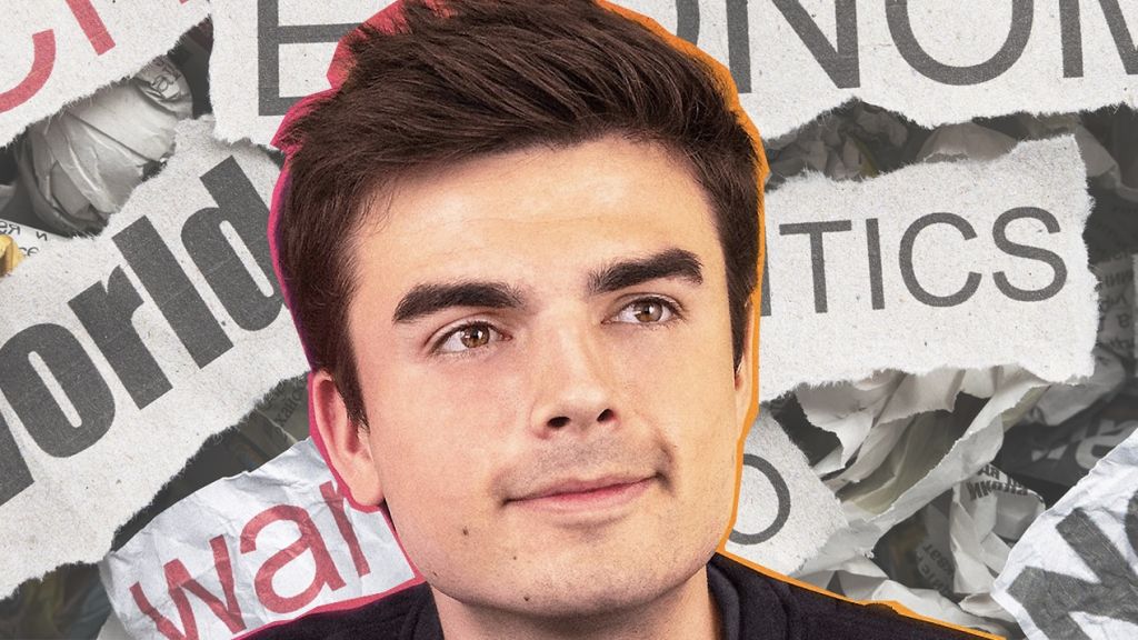 Hugo-decrypte Un jeune homme devant des journeaux