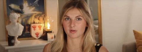 thais-escufion Une jeune femme blonde qui tente de soutirer de l'argent à des hommes mal dans leur peau