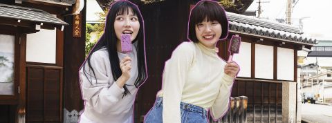 Corée du Sud : Adopter ses amis pour pouvoir vivre son célibat Deux jeunes Coréennes souriant mangent une glace