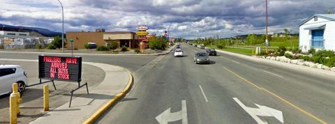Jaywalking, la propagande anti-piéton américaine fustigée en ligne Un grand carrefour aux USA