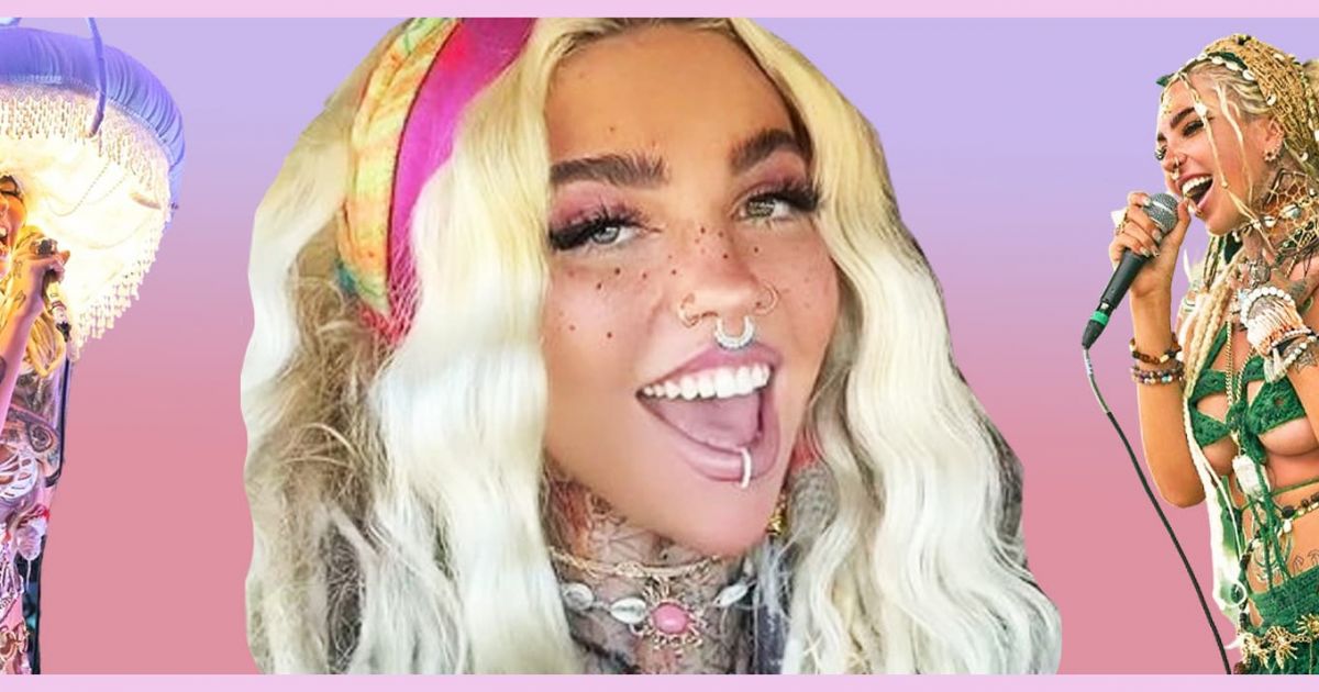 Qui est Shanin Blake, l'E-girl conspirationniste qui séduit les réseaux