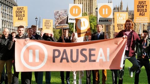 Une photo de manifestants de Pause AI