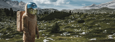 Si vous vous demandez où mettre de l'IA dans votre business, on a un début de réponse Un astronaute dans un champ