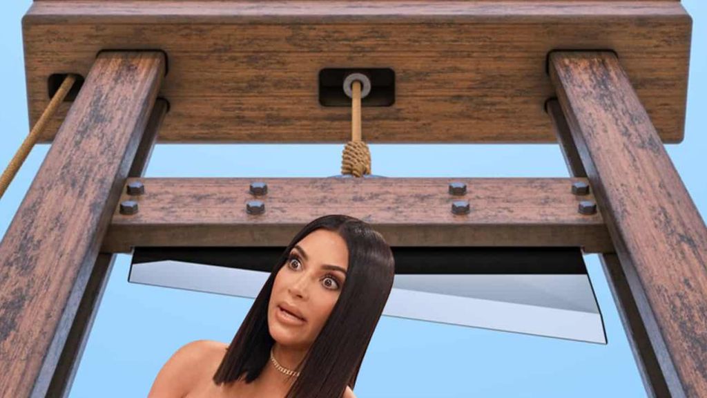 Kimk Kim Kardashian en mauvaise posture dans une guillotine