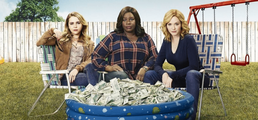 Trois femmes et une piscine pleine d'argent