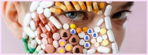 Un visage recouvert de pilules