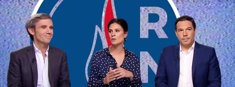 02-07-journalistes-pol-legers trois journaliste devant la flamme du RN