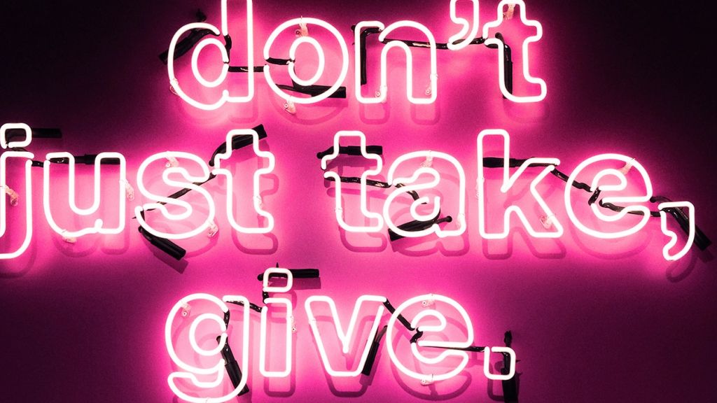 Donner 10 % de ses revenus pour améliorer le monde : « C’est de la division du travail » 