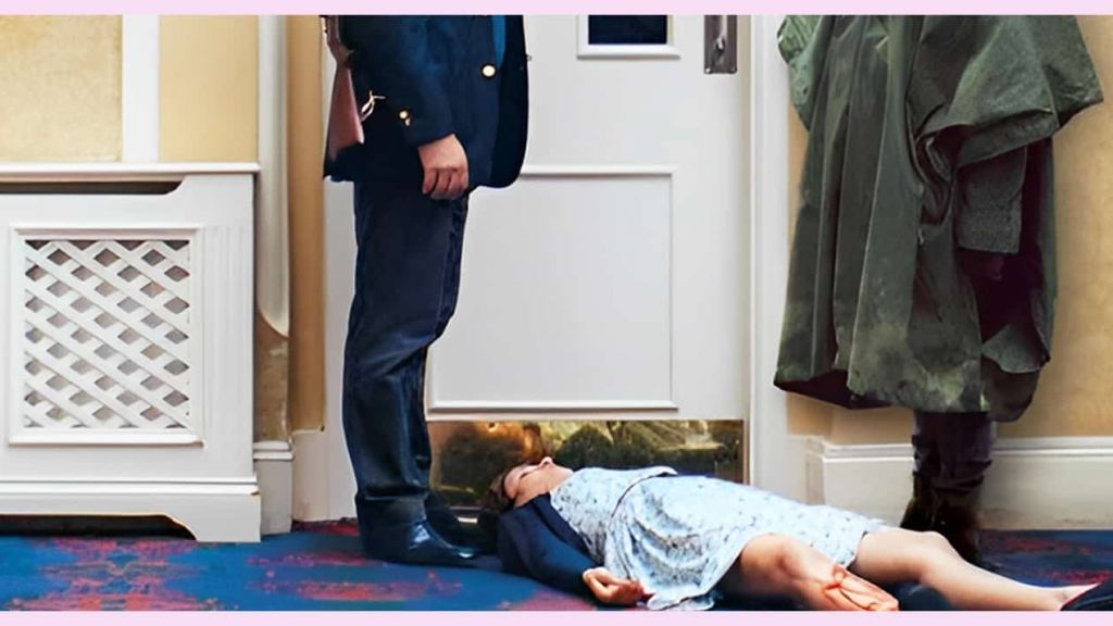 Un homme et une femme debout devant un cadavre