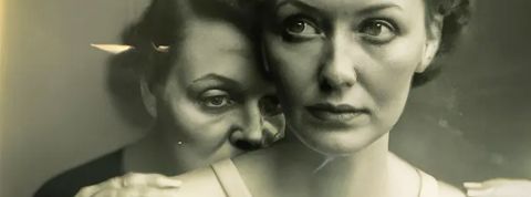 Boris Eldagsen, le « promtographe » qui bouscule le monde de la photographie détail de The Electrician présentant deux femmes dans une photo sepia à l'esthétique début du 19e siècle, réalisée par IA