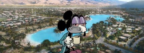 Cotino : L’oasis artificiel qui doit sortir Disney de sa traversée du désert un mickey depressif et vieux devant un village idylique