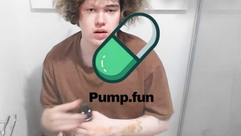 Un garçon sur les toilettes avec le logo Pump fun