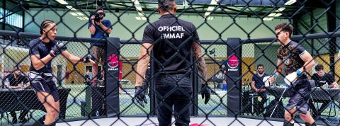 « Je n'ai pas peur des coups » : immersion au sein du Marseille Fight Club, l'octogone historique de France Un combat entre une jeune femme et un jeune homme du Marseille Fight Club