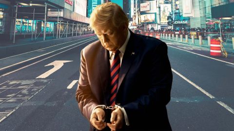 Trump bientôt en prison ? La nouvelle théorie complotiste propagée par les déçus de l’élection Donald Trump seul dans la rue avec des menottes