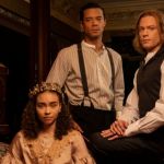 deux vampire très beau entoure une jeune fille