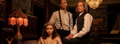 La génération Z se passionne pour les Shadow Daddy deux vampire très beau entoure une jeune fille