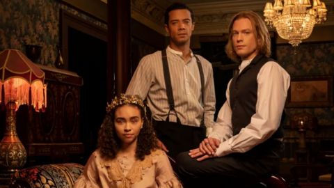 deux vampire très beau entoure une jeune fille