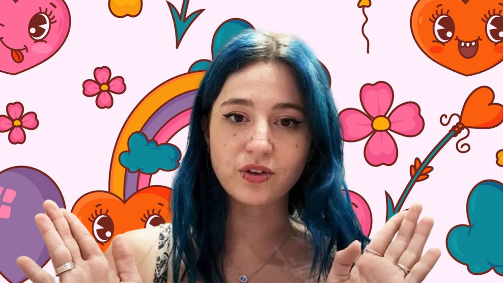 une jeune fille aux cheveux bleus