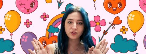 Khalamité : « les actrices porno sont des influenceuses comme les autres » une jeune fille aux cheveux bleus