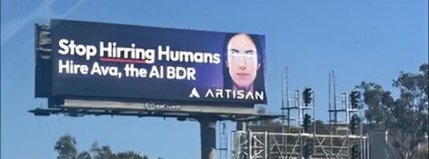 Dans la Silicon Valley, des publicités dystopiques vantent le remplacement des humains par des IA Une énorme pub proposant d'engager des IA plutôt que des humains