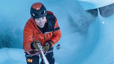 Heïdi Sevestre dans un glacier