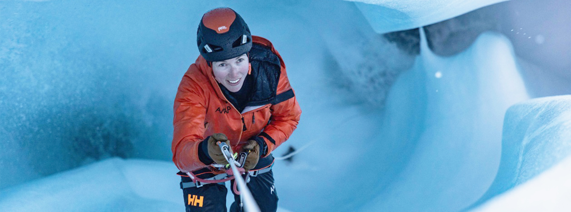 Heïdi Sevestre dans un glacier