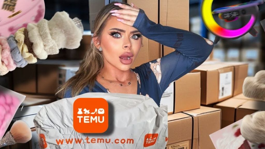 une infleunceuse au milieu d'objet Temu