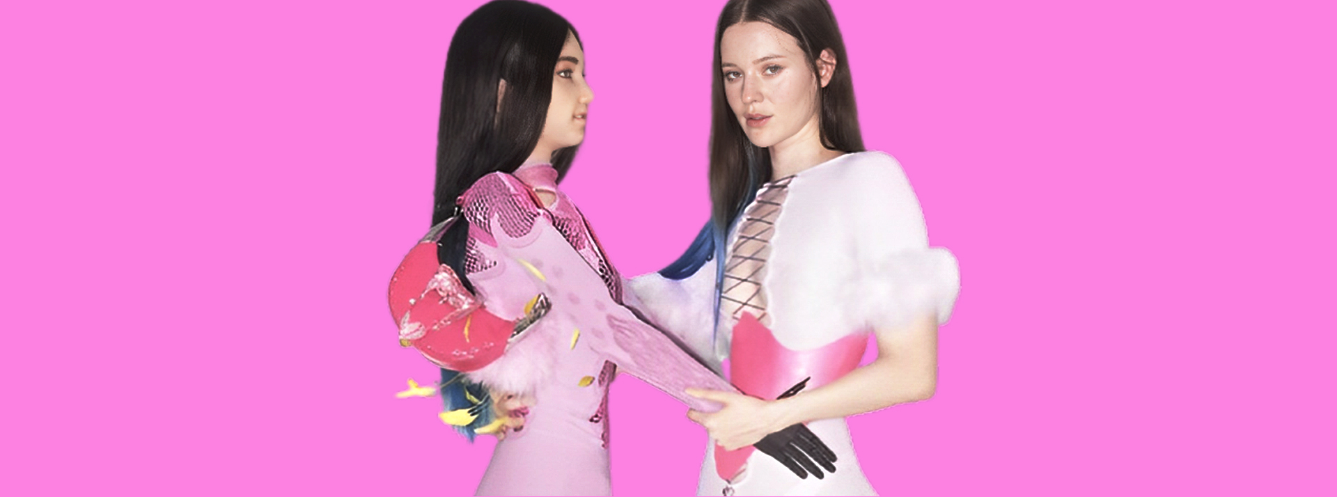 « Digital feminity » : voulez-vous coucher avec mon clone virtuel ? - L'ADN L'artiste Arvida Byström câline un robot fille