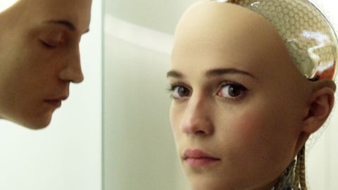Une androîde et son double dans Ex-Machina