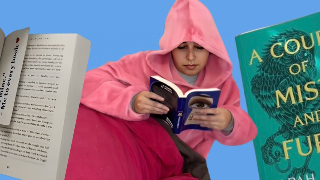 Une jeune fille lovée dans un sweat à capuche lit un livre