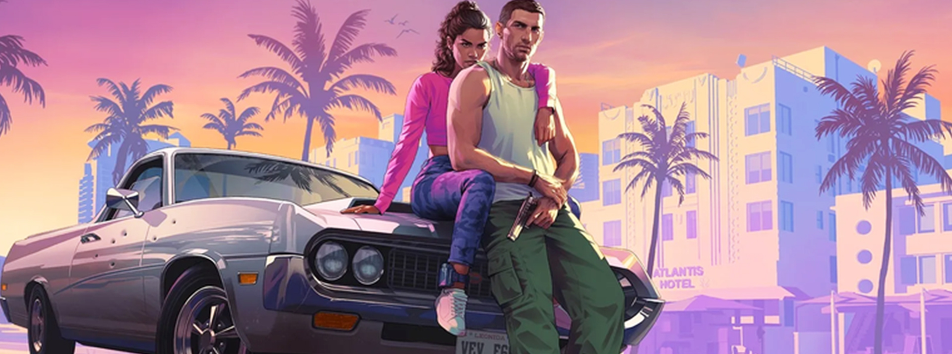 un couple sur une voiture qui s'enlace