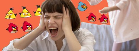 « Ghettossori » : le backlash des mamans contre la parentalité positive Une mère qui crie la tête dans les mains, sa fille derrière elle