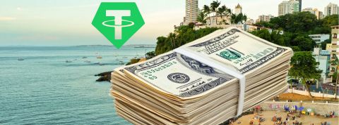 Le Salvador, terre promise et avant-poste des crypto-bros Vue d'une pointe de San Salvador avec une liasse de dollars