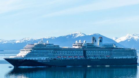 Un paquebot près des glaciers