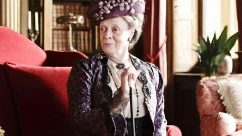Maggie Smith alias Violet dans Downtown Abbey