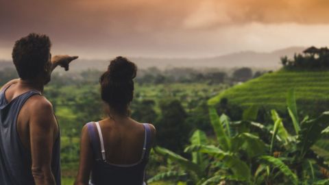 un couple dans la jungle de Bali