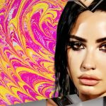 Demi Lovato sur fond psychédélique rose et jaune