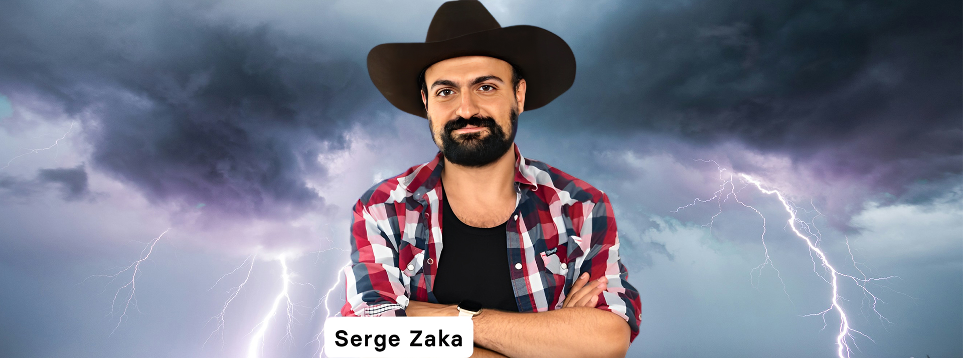 Serge Zaka devant un ciel orageux
