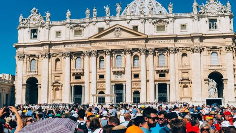 Foule devant le Vatican