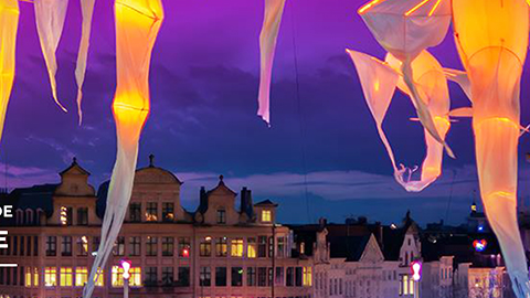 100 lumières La Cité U de nuit avec des décos lumineuses