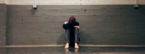 16-06-VSS une jeunes fille qui pleure