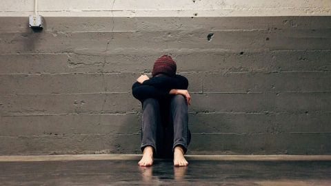 16-06-VSS une jeunes fille qui pleure