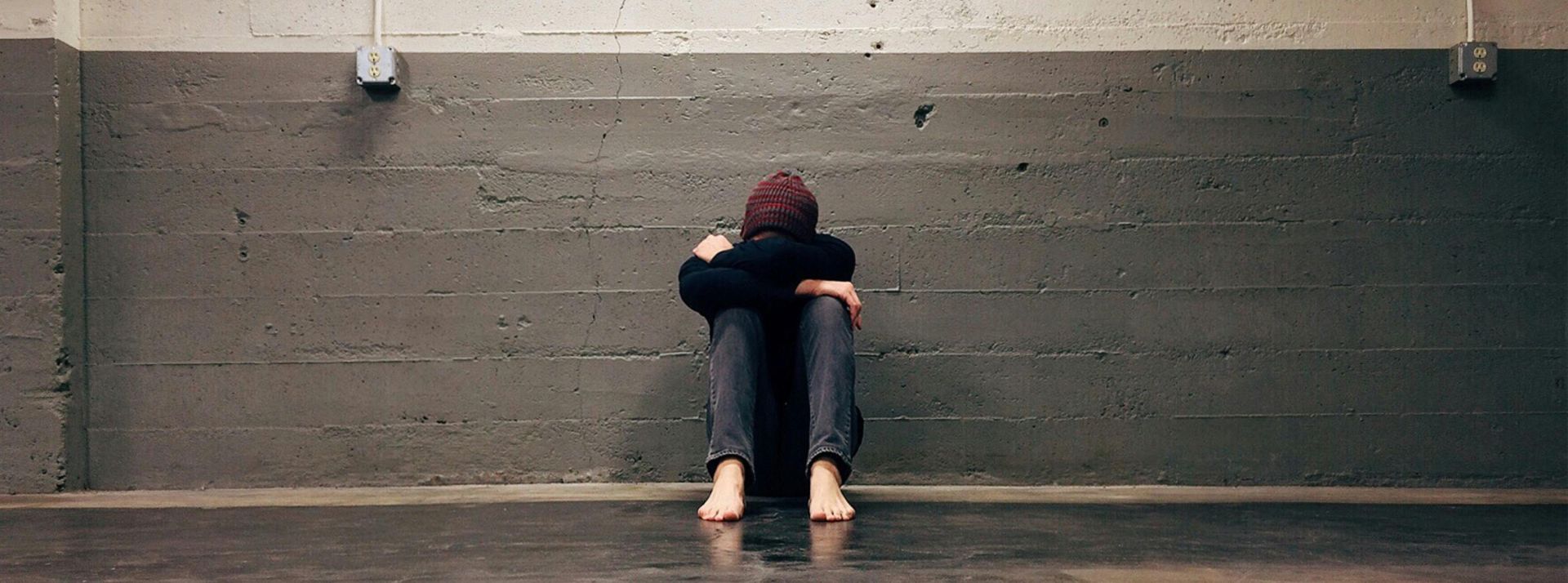 une jeunes fille qui pleure