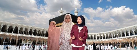 16-06-islam Des infleunceuses tiktok devant la Kaaba