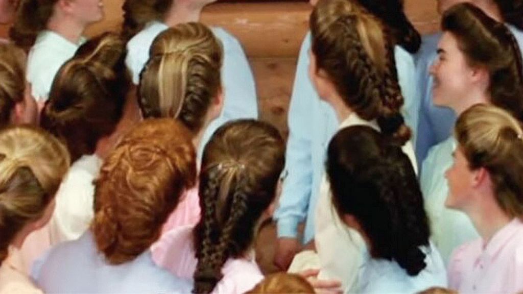 des filles avec des tresses