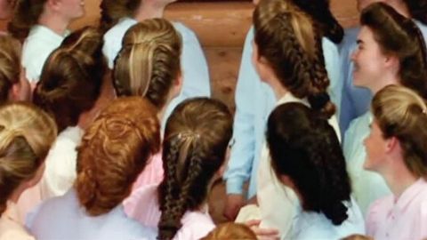 des filles avec des tresses