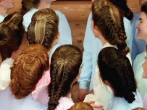 des filles avec des tresses