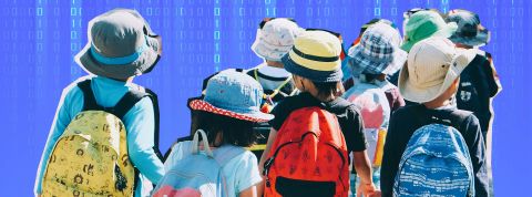 03-03-education des enfants devant des lignes de code