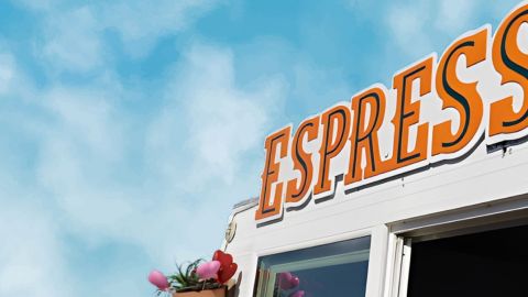 Une enseigne de coffeeshop